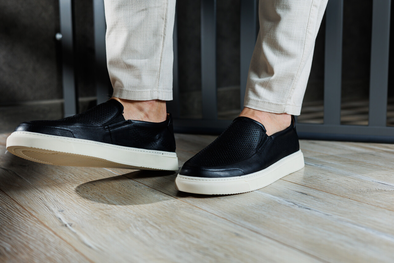 Wie trägt man Sneakers zum Anzug und elegantem Styling?